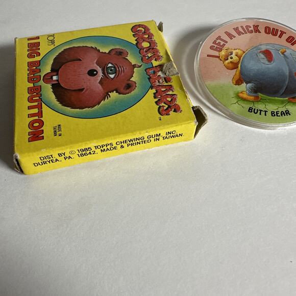 1985 Topps Gross Bears BUTT BEAR Vintage Big Bad Button Pin Garbage Pail Kids - Picture 6 of 6